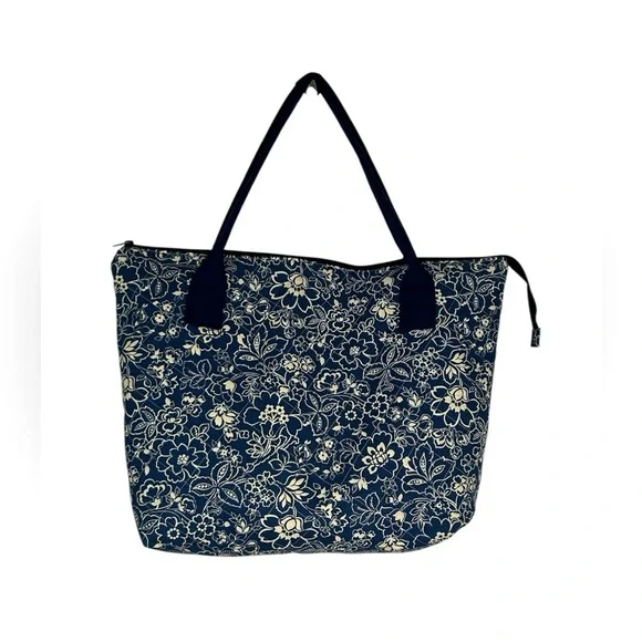 5/$25 Large quilted blue and white floral printed, zippered tote - Picture 1 of 10
